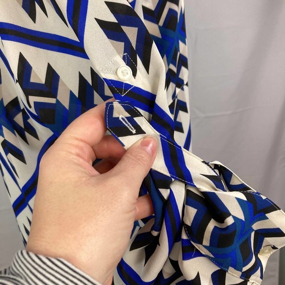 Express Shirt Womens Sz L Ivory Black Blue Patterned Pocket Button Up Blouse - Picture 3 of 11